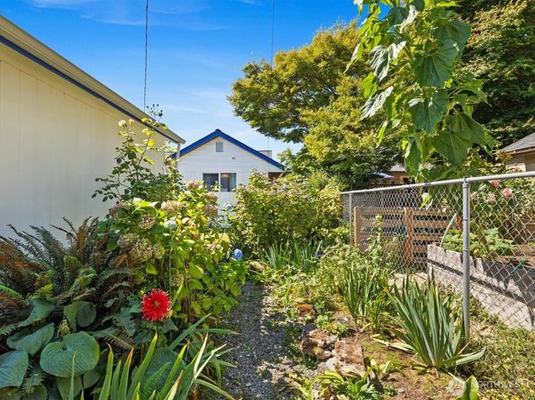 1035 Oakes Ave, Everett WA 98201