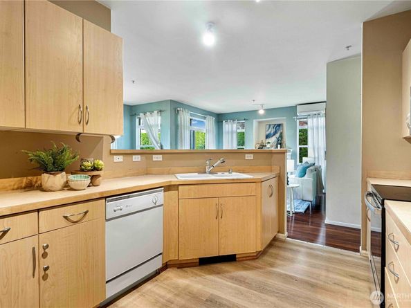 740 241st Lane SE, Sammamish WA 98074