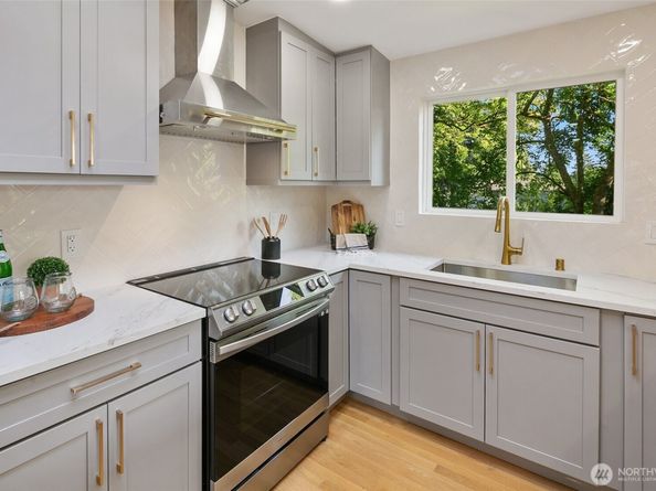 12569 37th Avenue NE, Seattle WA 98125