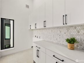 5252 23rd Avenue SW, Seattle WA 98106