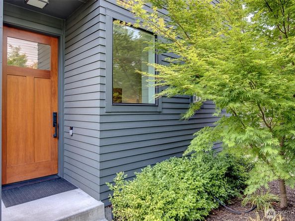 2137 7th Avenue W, Seattle WA 98119