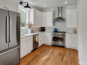 2137 7th Avenue W, Seattle WA 98119
