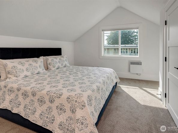 2137 7th Avenue W, Seattle WA 98119
