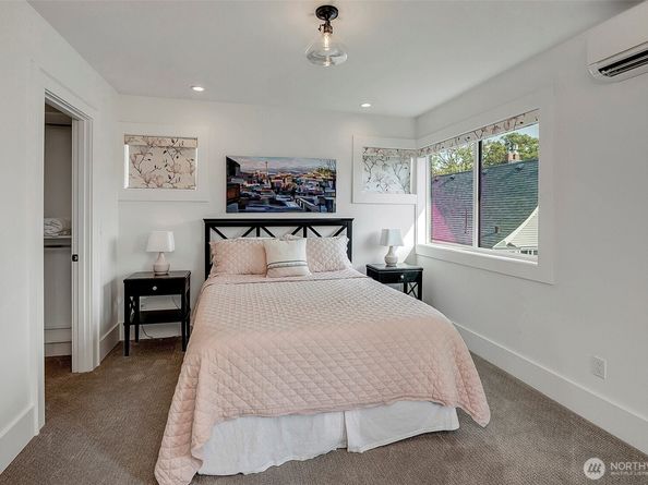 2137 7th Avenue W, Seattle WA 98119