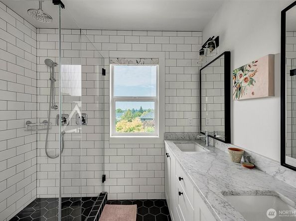 2137 7th Avenue W, Seattle WA 98119