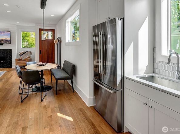 2137 7th Avenue W, Seattle WA 98119