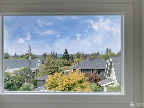 2137 7th Avenue W, Seattle WA 98119