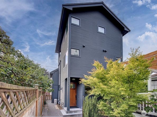 2137 7th Avenue W, Seattle WA 98119