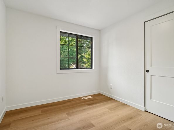 6608 117TH Avenue SE, Bellevue WA 98006