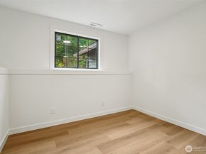 6608 117TH Avenue SE, Bellevue WA 98006