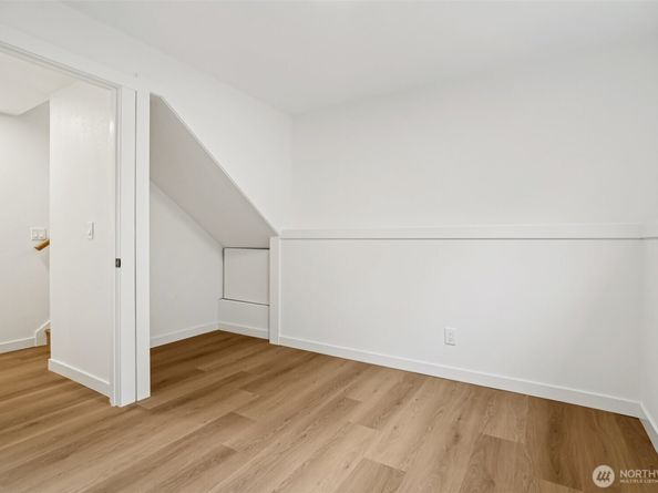6608 117TH Avenue SE, Bellevue WA 98006