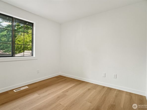 6608 117TH Avenue SE, Bellevue WA 98006