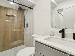6608 117TH Avenue SE, Bellevue WA 98006