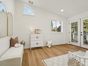 6608 117TH Avenue SE, Bellevue WA 98006