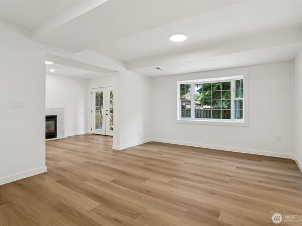 6608 117TH Avenue SE, Bellevue WA 98006