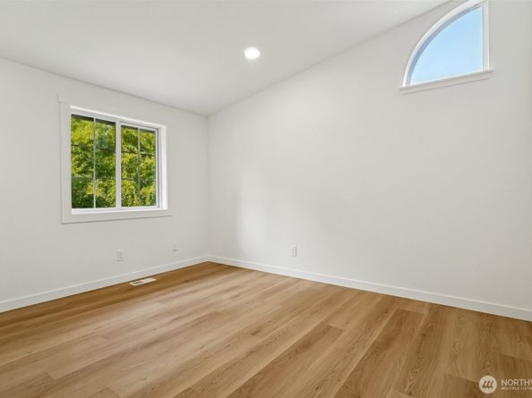 6608 117TH Avenue SE, Bellevue WA 98006