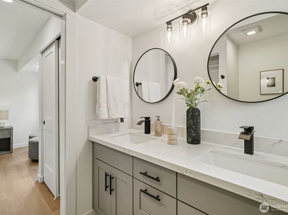 6608 117TH Avenue SE, Bellevue WA 98006