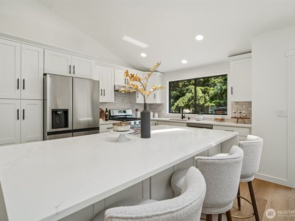 6608 117TH Avenue SE, Bellevue WA 98006