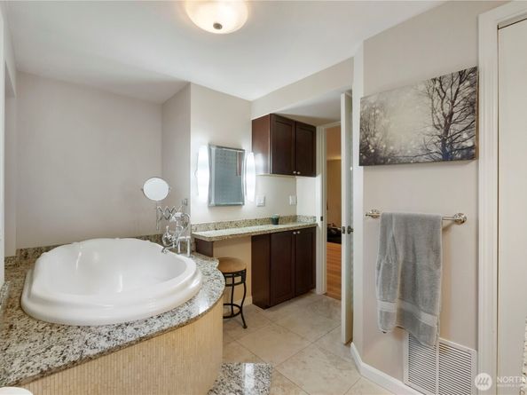 21328 96th Avenue S, Kent WA 98031