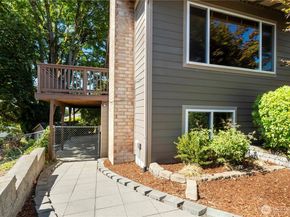 21328 96th Avenue S, Kent WA 98031