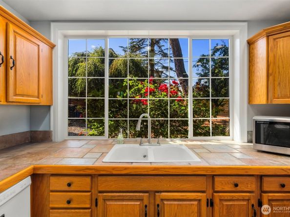 5858 156th Avenue NE, Redmond WA 98052