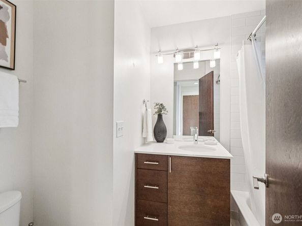 1612 N 46th Street, Seattle WA 98103