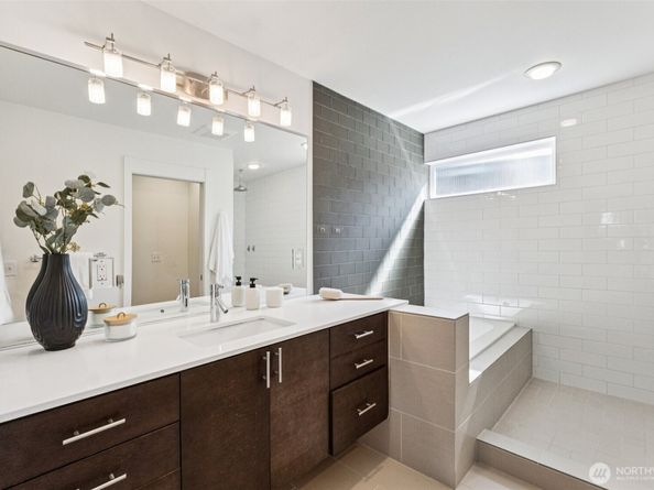 1612 N 46th Street, Seattle WA 98103