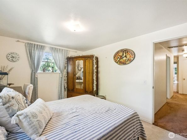 14810 Corliss Avenue N, Shoreline WA 98133
