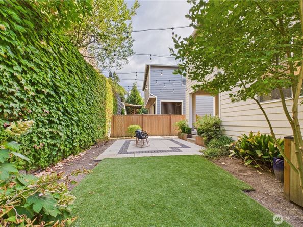 19608 82nd Pl NE, Kenmore WA 98028