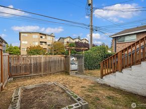 7519 24th Avenue NW, Seattle WA 98117