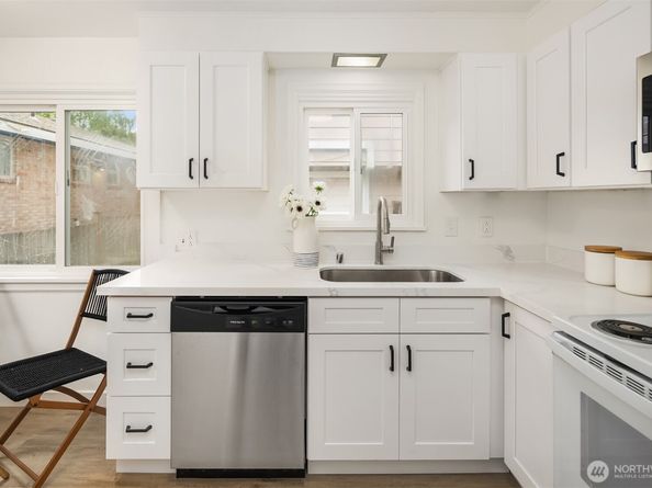 7519 24th Avenue NW, Seattle WA 98117