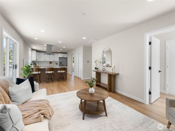 1955 S 370th Court, Federal Way WA 98003
