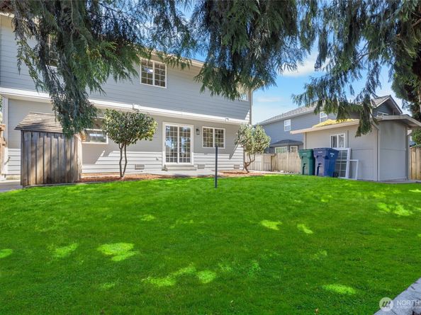 1955 S 370th Court, Federal Way WA 98003