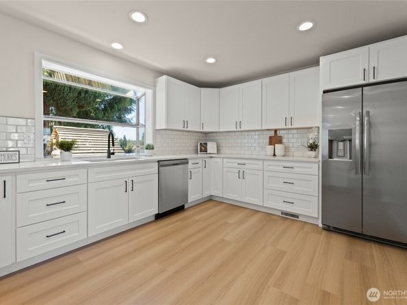 1955 S 370th Court, Federal Way WA 98003