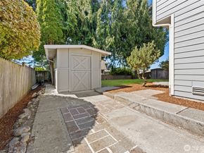 1955 S 370th Court, Federal Way WA 98003