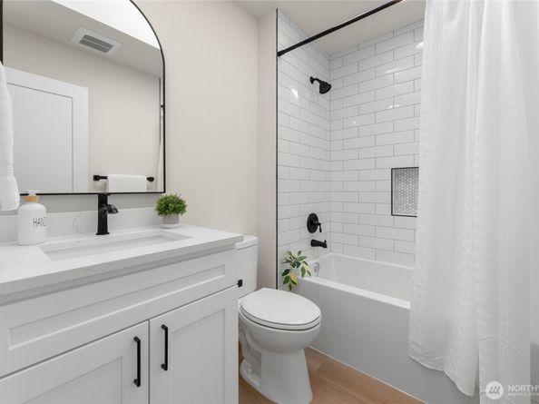 1955 S 370th Court, Federal Way WA 98003