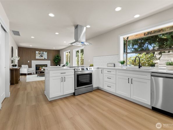 1955 S 370th Court, Federal Way WA 98003