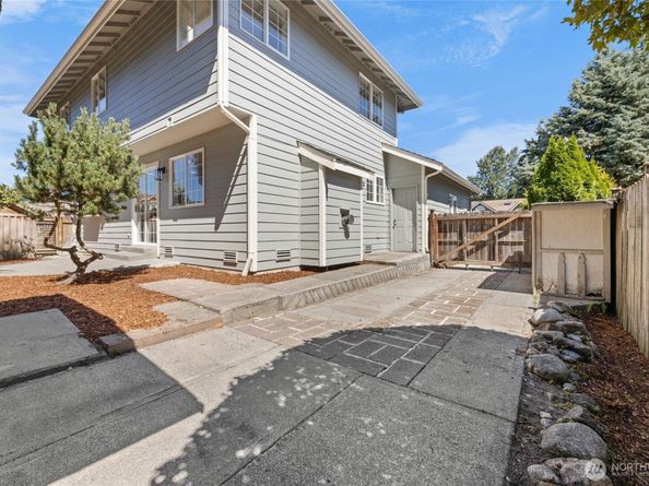 1955 S 370th Court, Federal Way WA 98003