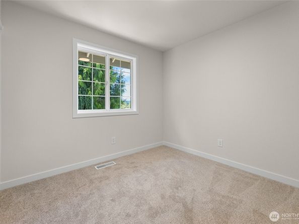 1955 S 370th Court, Federal Way WA 98003