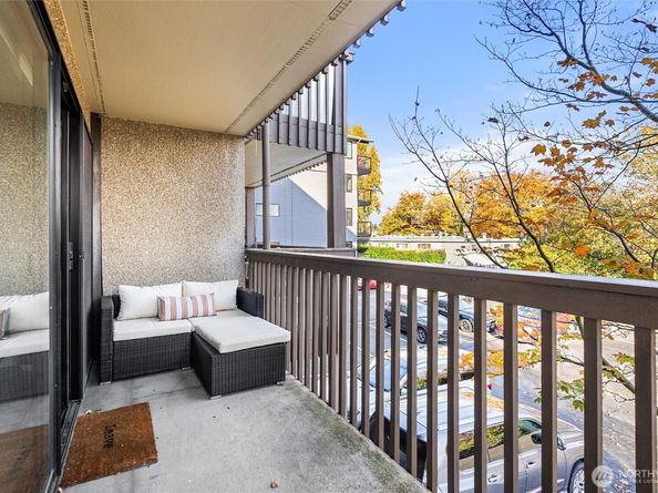 2550 Thorndyke Avenue W 103, Seattle WA 98199