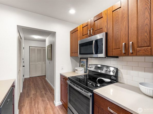 2550 Thorndyke Avenue W 103, Seattle WA 98199