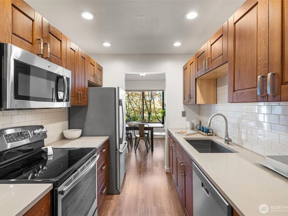 2550 Thorndyke Avenue W 103, Seattle WA 98199