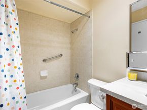 2550 Thorndyke Avenue W 103, Seattle WA 98199