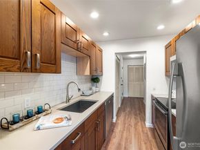 2550 Thorndyke Avenue W 103, Seattle WA 98199