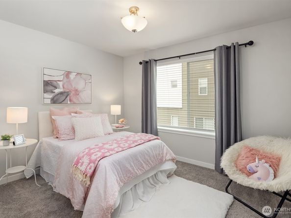 1202 NE 180th Street B, Shoreline WA 98155