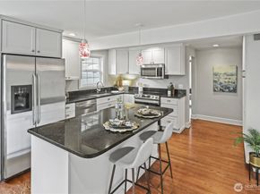 5122 46th Avenue NE, Seattle WA 98105