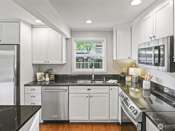 5122 46th Avenue NE, Seattle WA 98105
