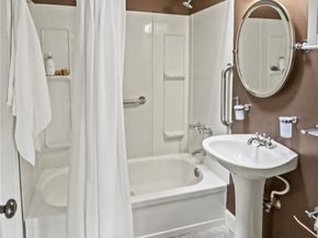 5122 46th Avenue NE, Seattle WA 98105