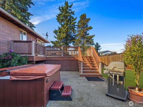1212 S 230th Street, Des Moines WA 98198