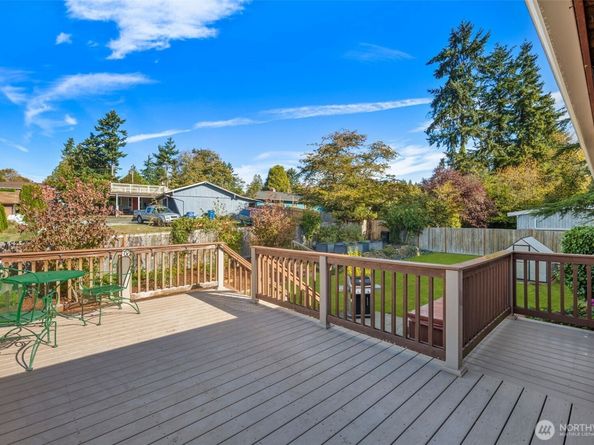 1212 S 230th Street, Des Moines WA 98198